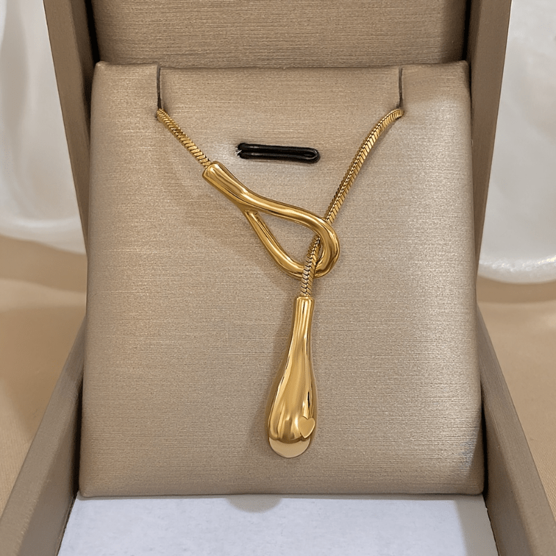 Collana vintage in oro bianco con ciondolo a goccia