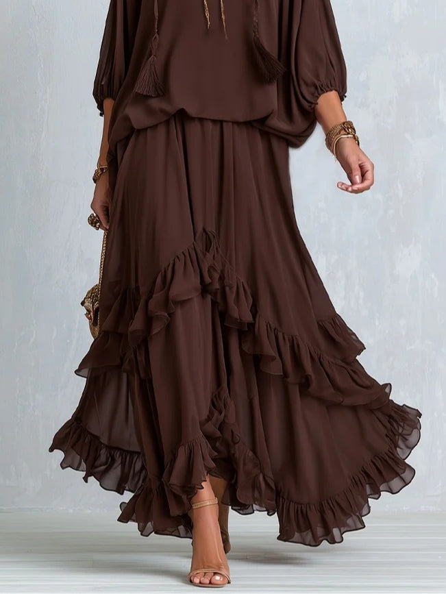 Manuela | Top in chiffon marrone con frange e scollo a V abbinato a gonna a balze a strati