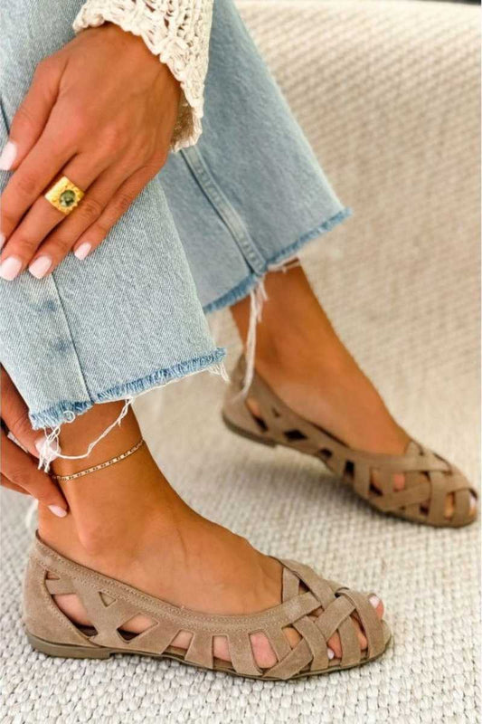 Sandali punta aperta intrecciati casual bassi con cinturini incrociati.