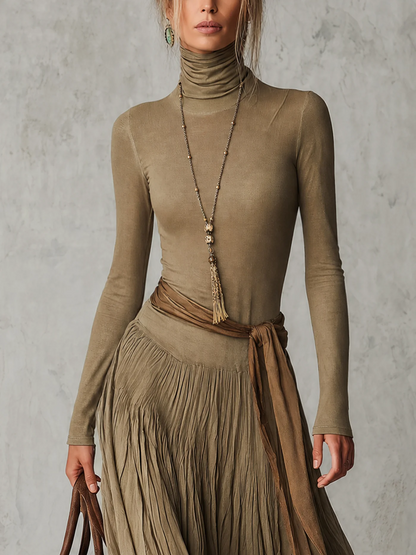 Júlia - Elegante abito maxi plissettato con collo alto, maniche lunghe e fiocco in vita