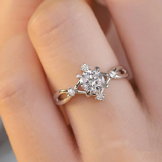 Anello in zirconia con placcatura in oro bianco