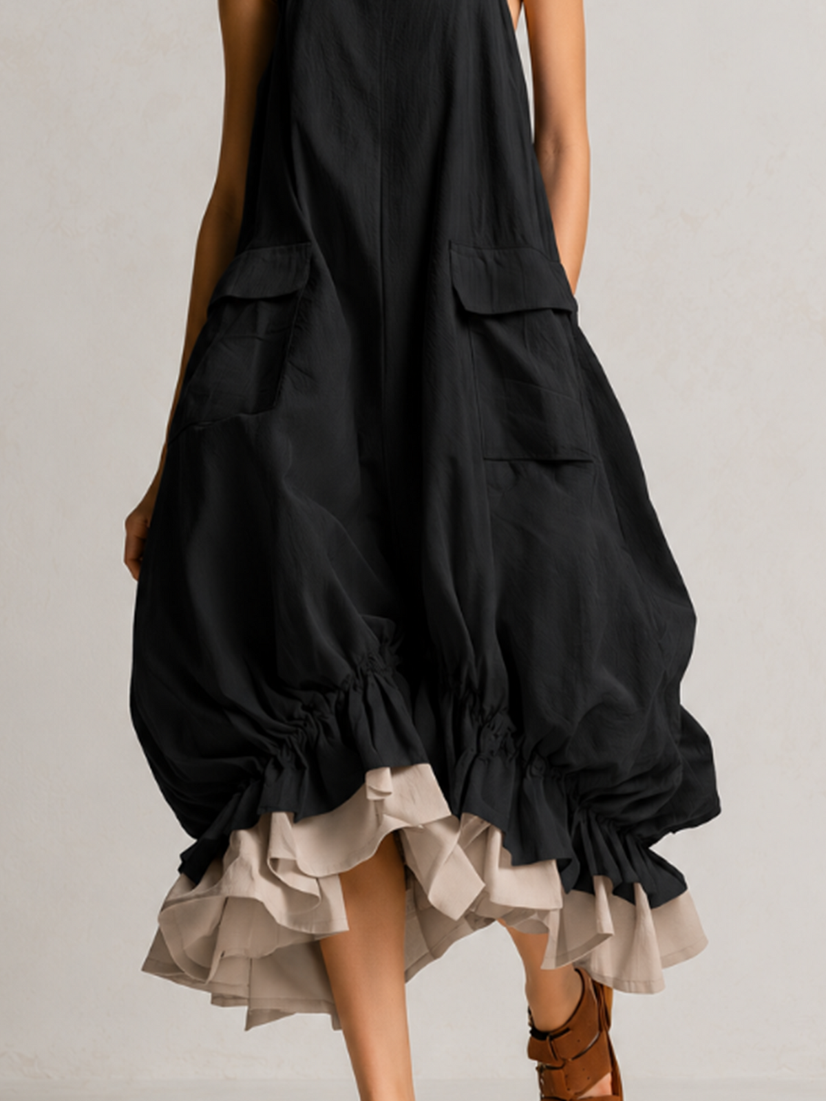 Daniela | Vestito midi a palloncino senza maniche con ampie tasche, strati e orlo con volant
