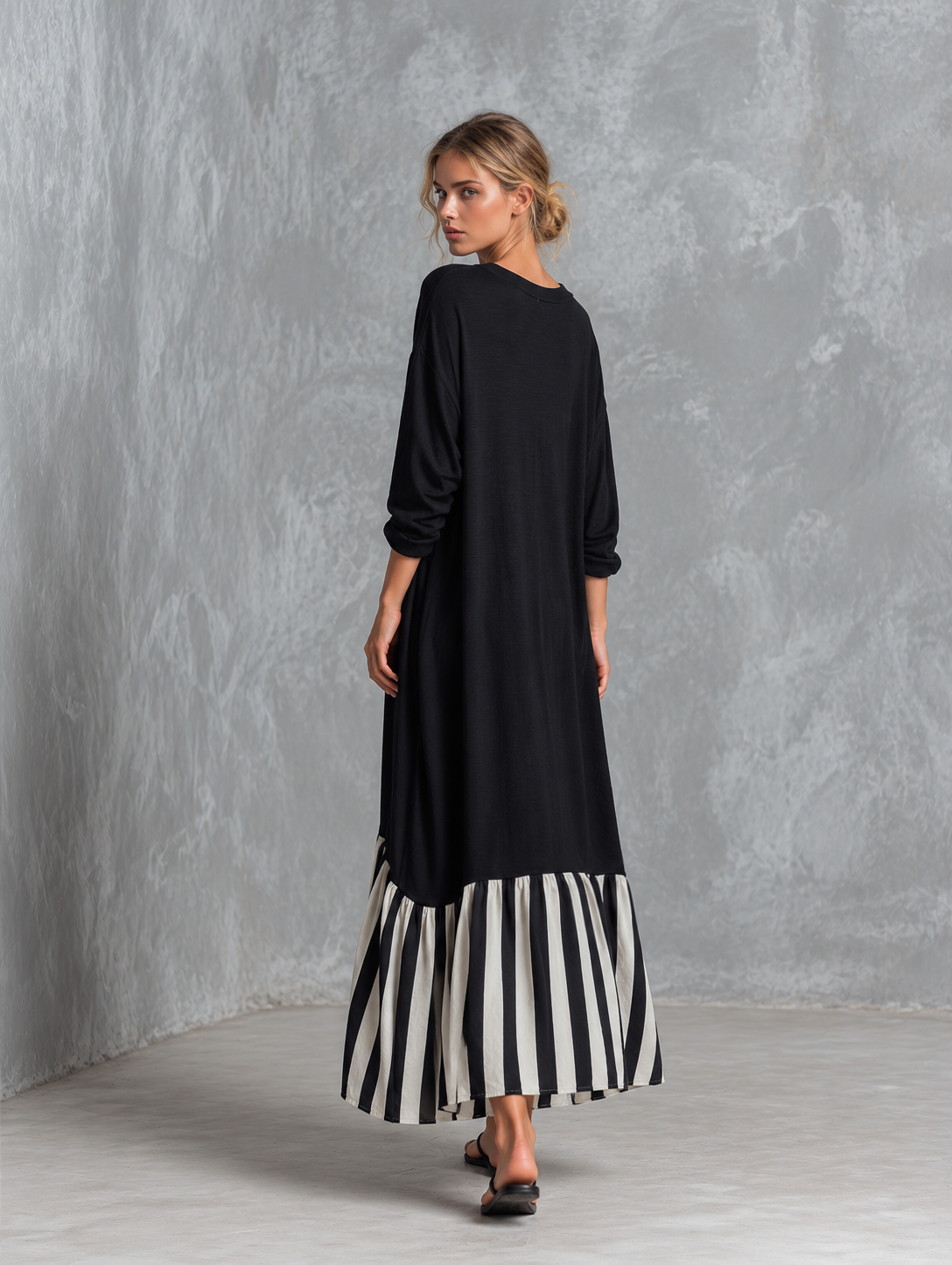 Alba | Abito lungo oversize in cotone nero con righe effetto patchwork