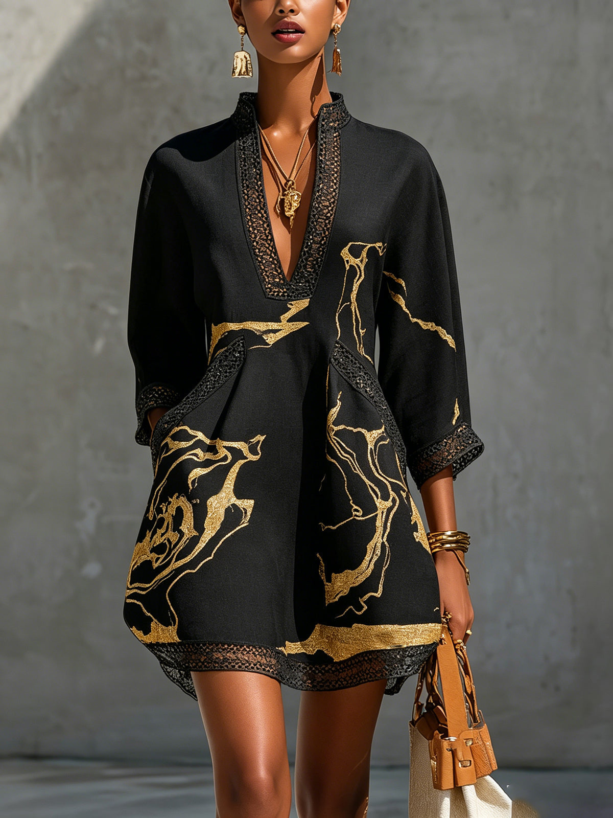 Donatella | Minivestito nero con stampa marmo dorato e pizzo crochet