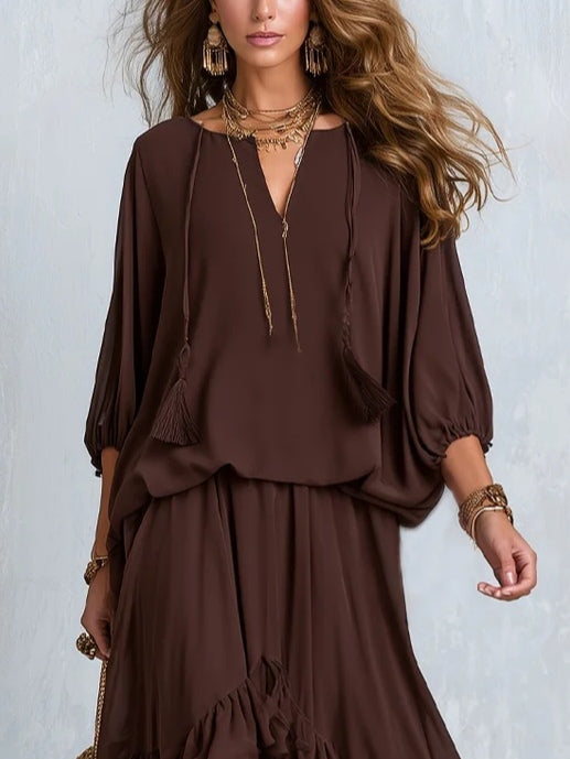 Manuela | Top in chiffon marrone con frange e scollo a V abbinato a gonna a balze a strati