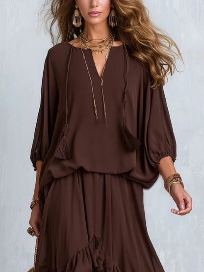 Manuela | Top in chiffon marrone con frange e scollo a V abbinato a gonna a balze a strati