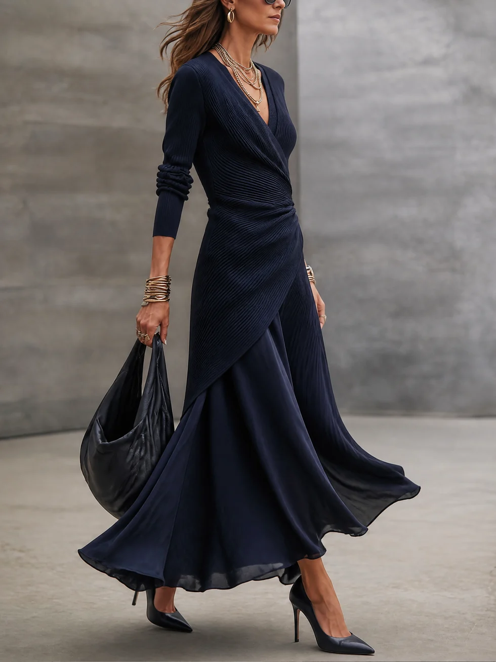 Loredana | Abito maxi asimmetrico con scollo a V e inserti in raso blu navy