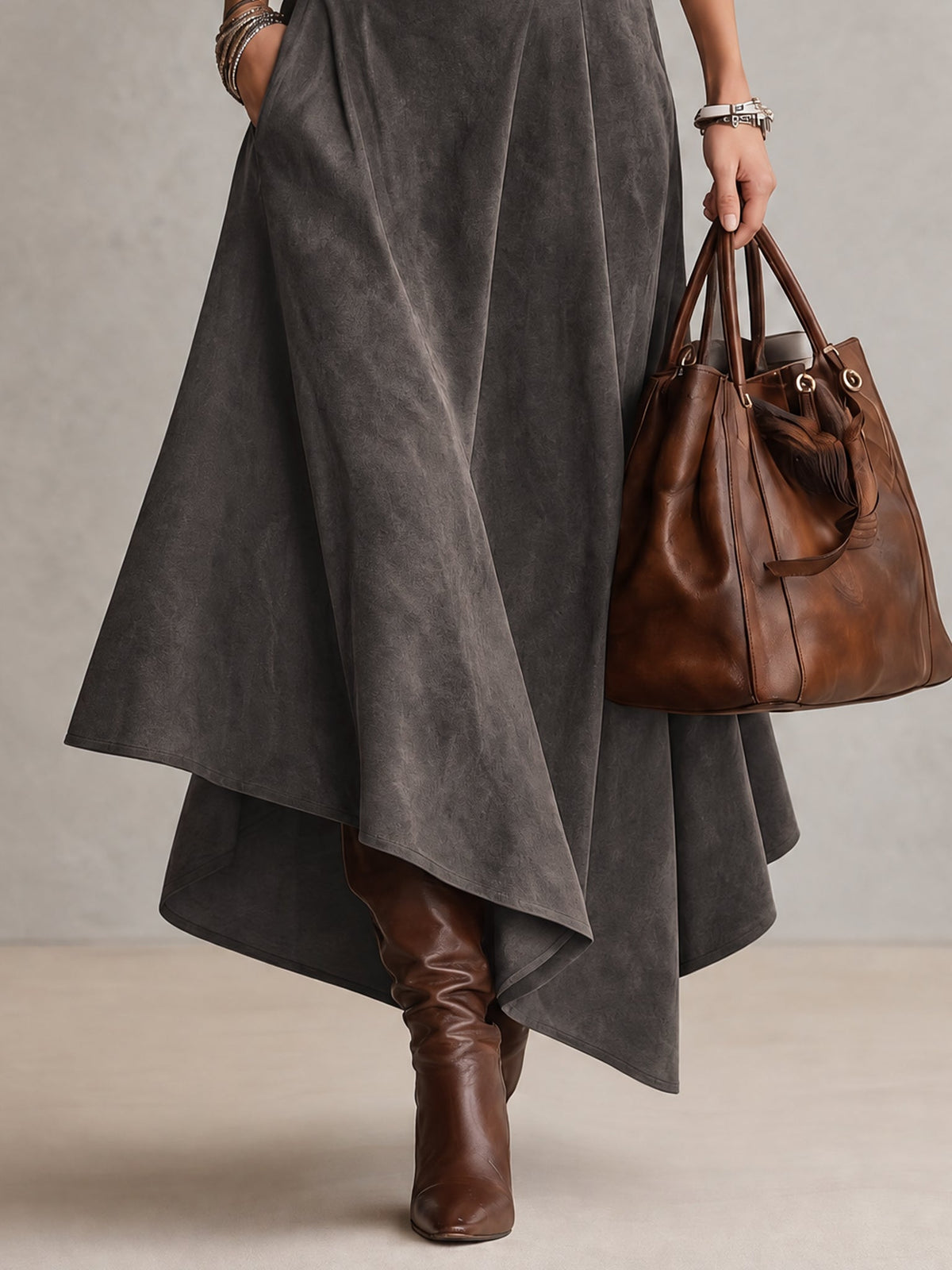 Carmen | Completo con top a collo alto grigio e gonna midi asimmetrica in scamosciato sintetico (con cintura)