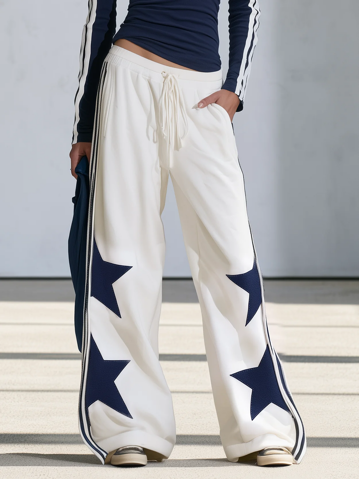 Celia | Completo con top a maniche lunghe con stampa a stelle blu navy e pantaloni a gamba larga