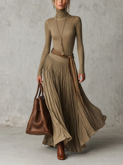 Júlia - Elegante abito maxi plissettato con collo alto, maniche lunghe e fiocco in vita