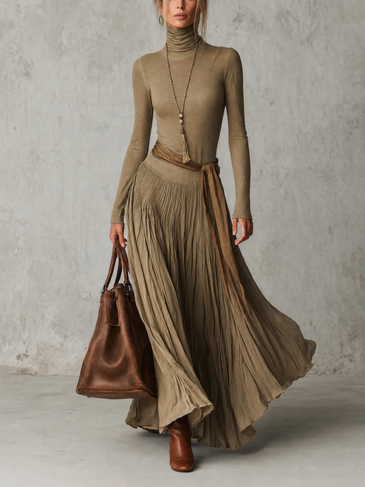 Júlia - Elegante abito maxi plissettato con collo alto, maniche lunghe e fiocco in vita