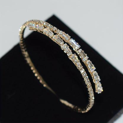 Elegante bracciale in oro bianco con zirconia cubica