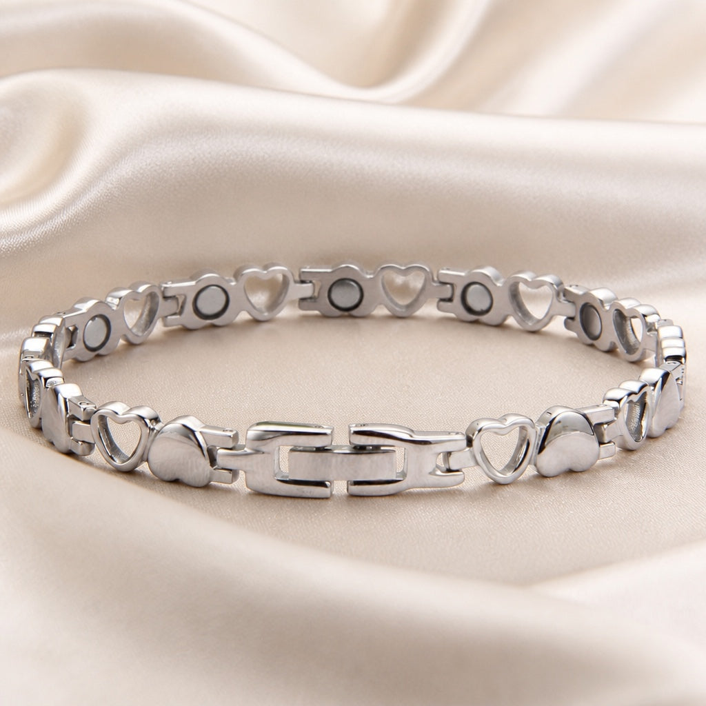 Raffinato bracciale in oro bianco con ciondolo a forma di cuore