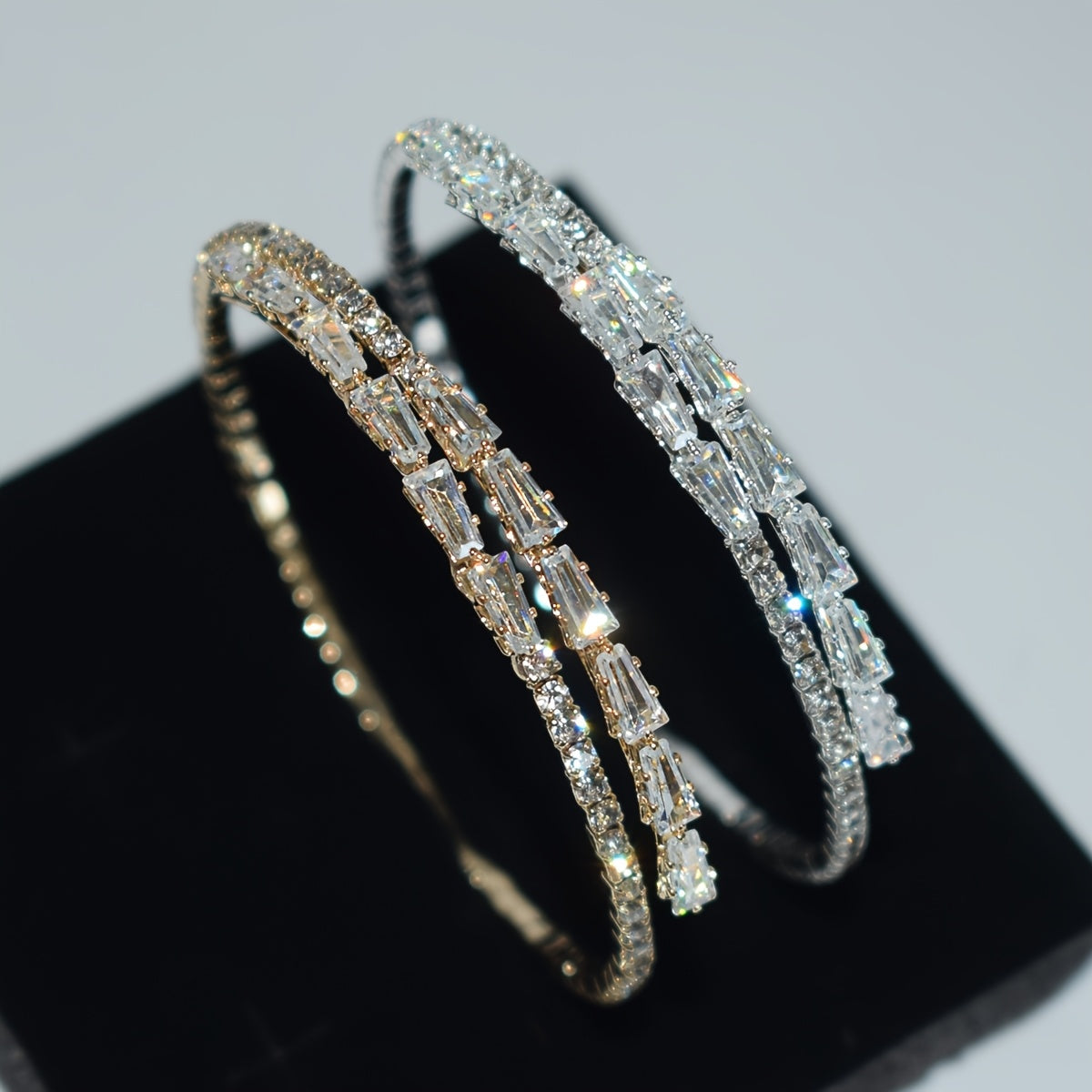 Elegante bracciale in oro bianco con zirconia cubica