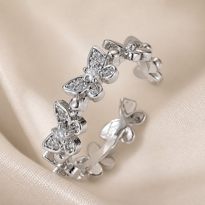 Anello a Forma di Farfalla in Oro Bianco con Cristalli