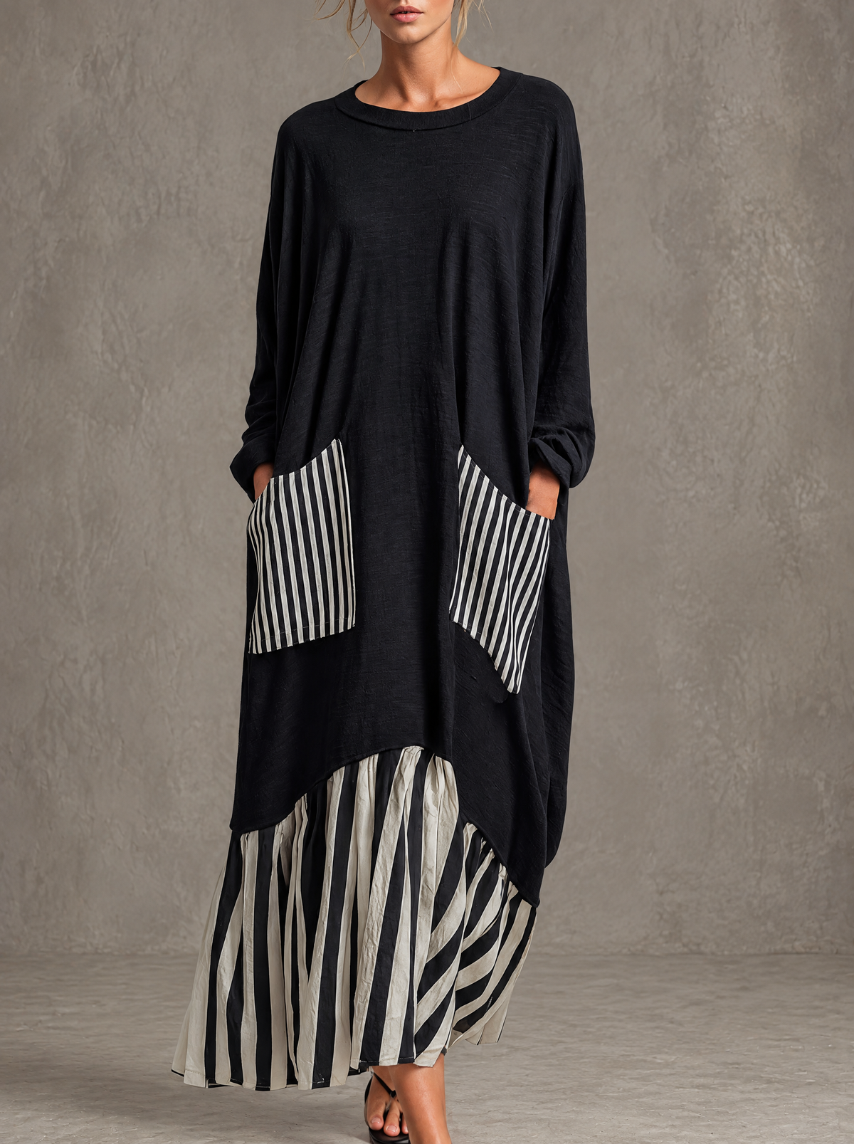 Alba | Abito lungo oversize in cotone nero con righe effetto patchwork